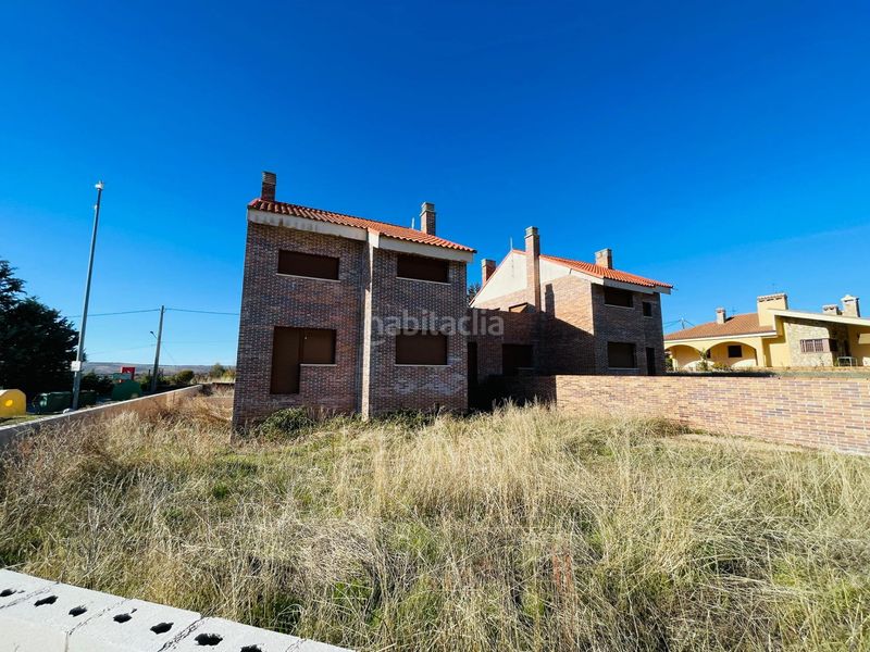 Foto 1c793d7b-abe8-4e28-b32c-758143bb15a7. Casa aparellada amb aparcament a Navalperal de Pinares
