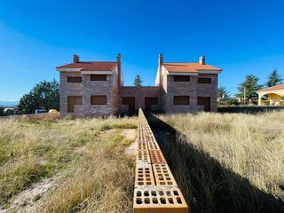 Casa pareada en Navalperal de Pinares