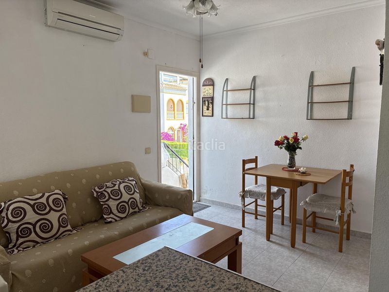 Foto b174bba8-ccdc-4763-b7db-c62571fffdfb. Apartament amb piscina a Aguas Nuevas Torrevieja