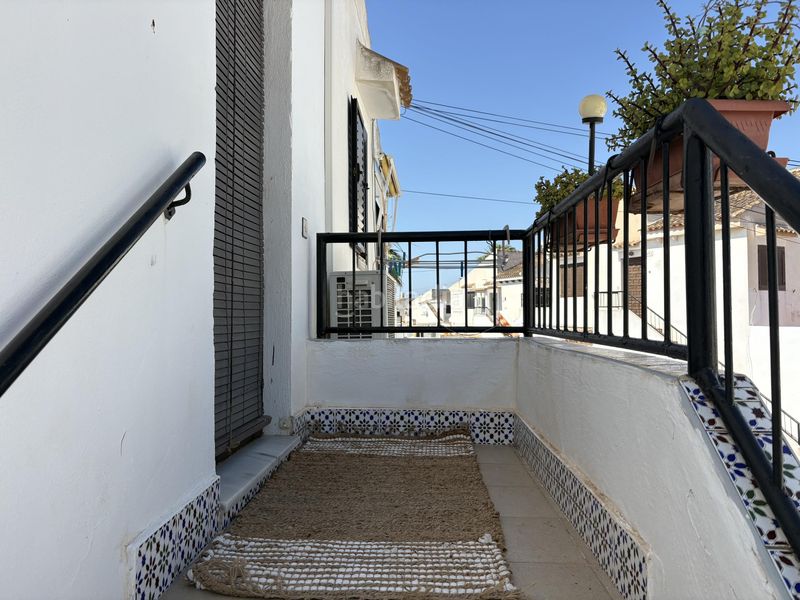 Foto c6e81e0f-0cae-4a20-b044-134973412cad. Apartament amb piscina a Aguas Nuevas Torrevieja