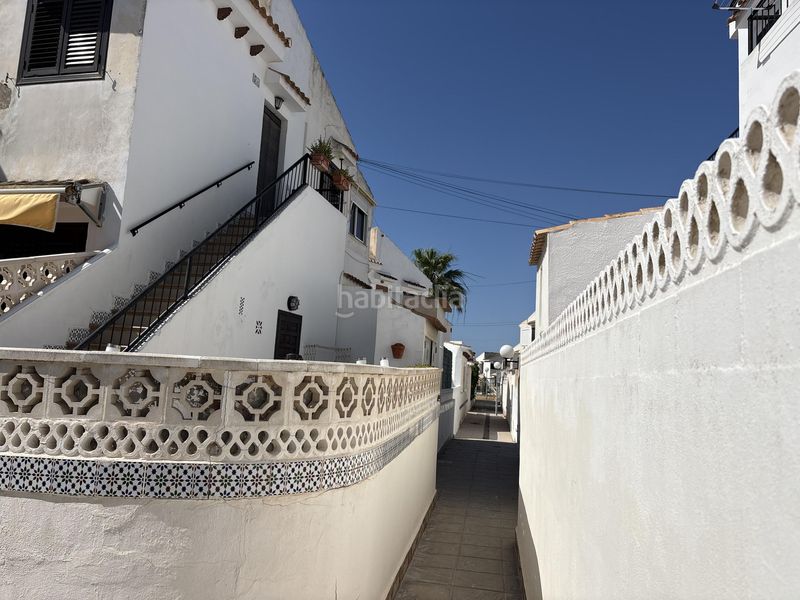 Foto d57cdd11-3c79-4e93-8e1f-966a0c015f27. Apartament amb piscina a Aguas Nuevas Torrevieja