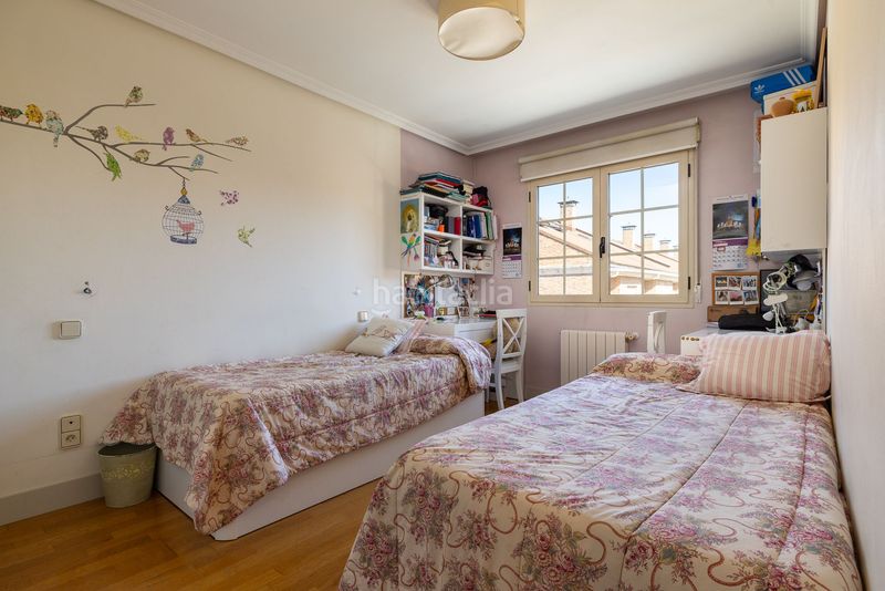 Foto e9637df8-8f98-4e57-9536-ae984fc88154. Casa adossada amb calefacció aparcament piscina a Madrid