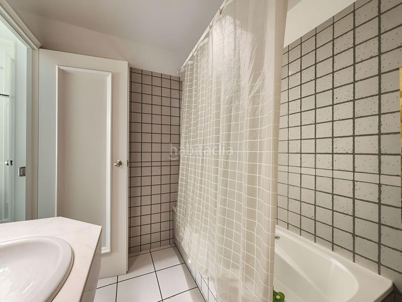 Foto 9f3da24b-b626-40a8-917a-7d3b398e38d8. Pis amb aparcament a Vallehermoso Madrid