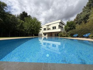 Miete Haus  Paradores. Chalet en alquiler, calle paradores, la florida, madrid