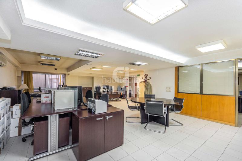 Foto 2d3a4763-a49e-42f4-8cc4-b49f25f570a5. Oficina  en el prestigioso barrio de almagro, chamberí, . con una superficie de 91 m, esta oficina es ideal para aquellos que en Madrid