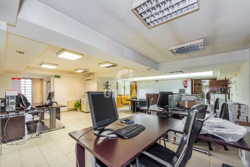 Foto bebc0ec1-44e0-4877-b24e-002fa43ec966. Oficina  en el prestigioso barrio de almagro, chamberí, . con una superficie de 91 m, esta oficina es ideal para aquellos que en Madrid