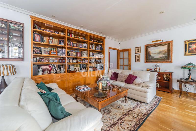 Foto b06836eb-eb57-4467-9fc6-8b089721e70c. Àtic amb calefacció a Gaztambide Madrid