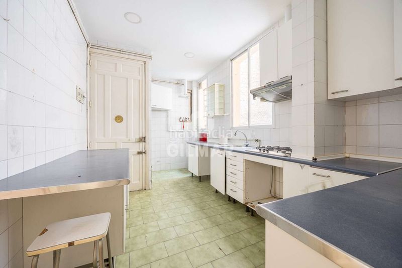 Piso presentamos en el corazón del codiciado barrio de Almagro, en el distrito de chamberí, este impresionante piso de 245 m, que redef en Madrid - Imagen 5