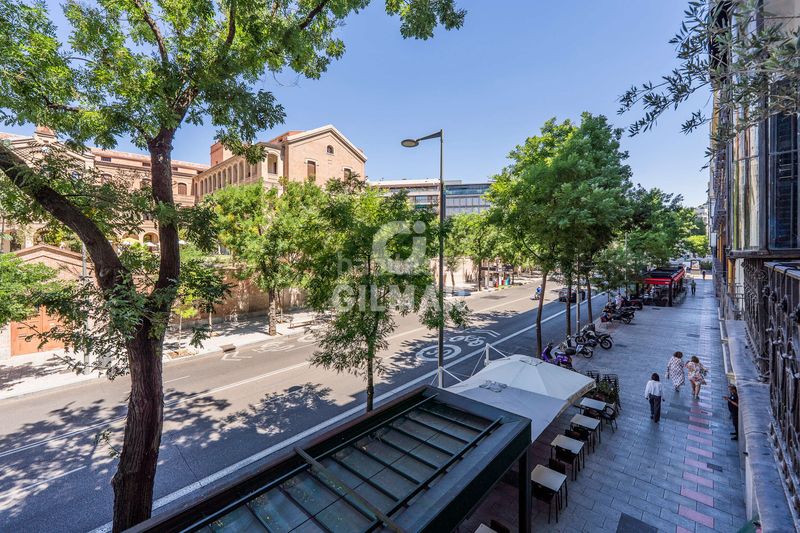 Piso presentamos en el corazón del codiciado barrio de Almagro, en el distrito de chamberí, este impresionante piso de 245 m, que redef en Madrid - Imagen 3