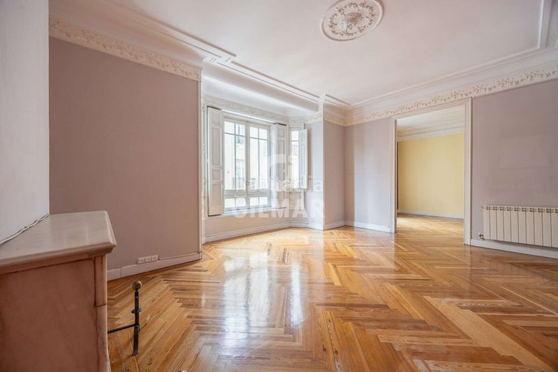 Piso presentamos en el corazón del codiciado barrio de Almagro, en el distrito de chamberí, este impresionante piso de 245 m, que redef en Madrid - Imagen 7