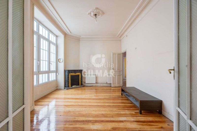 Piso presentamos en el corazón del codiciado barrio de Almagro, en el distrito de chamberí, este impresionante piso de 245 m, que redef en Madrid