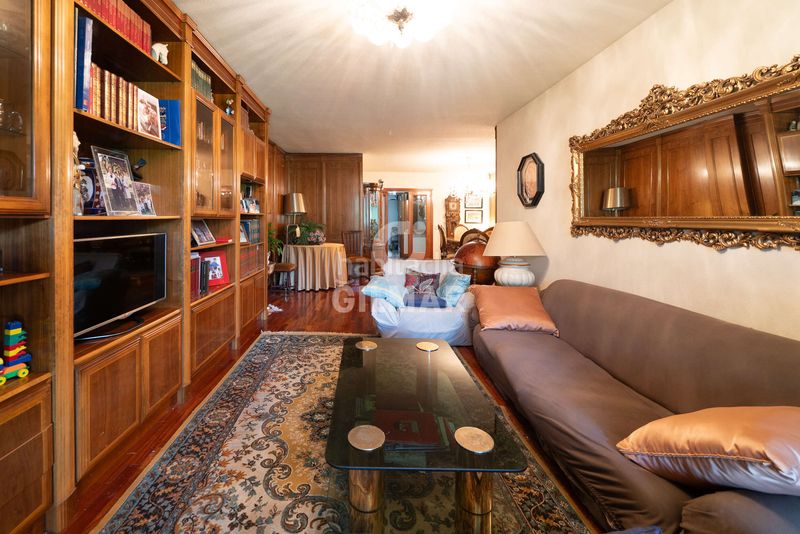 Foto 2cea45da-d701-423c-8365-369eb0ca123f. Pis amb calefacció aparcament a Almagro Madrid