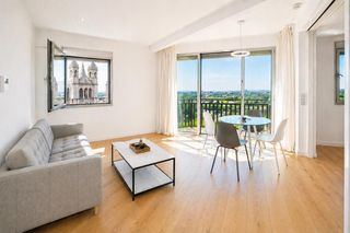 Location Appartement à Palacio. Alquiler vivienda con tres balcones a la calle en esquina palaci