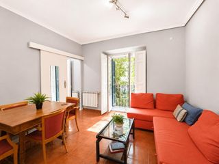 Lloguer Pis en Sol. Vivienda de tres dormitorios frente al senado