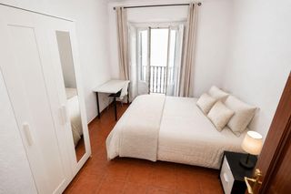 Rent Flat in Sol. Vivienda de tres dormitorios frente al senado