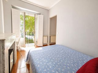 Location Appartement  Plaza marina española. Vivienda de tres dormitorios frente al senado