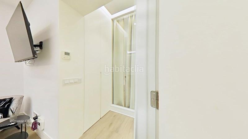 Foto 85bf1fc1-d9f1-4287-835a-0191519def55. Alquiler piso vivienda con balcones a la calle frente al senado en Madrid