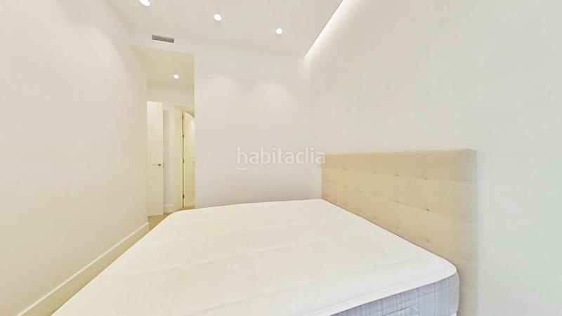 Foto a46304ca-5c97-420d-ac30-b6365b51e3ee. Alquiler piso vivienda con balcones a la calle frente al senado en Madrid