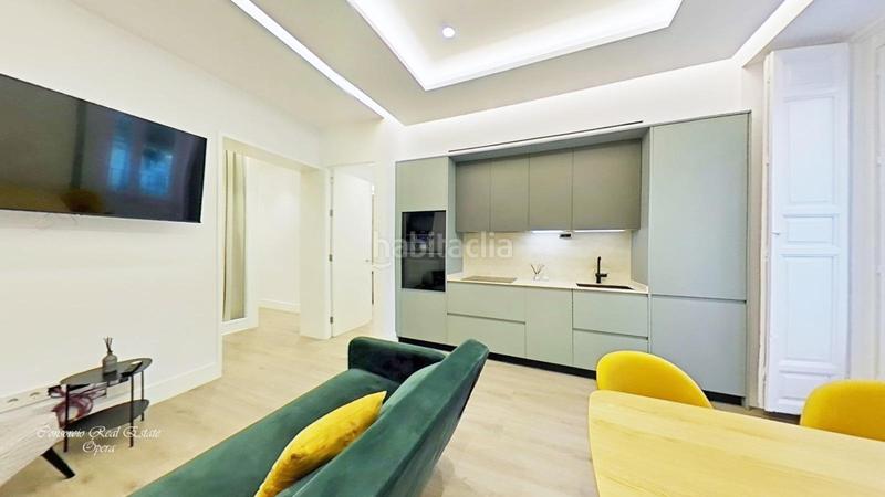 Foto aaf321b3-4eb9-4f39-bec0-493eaa3cba63. Alquiler piso vivienda con balcones a la calle frente al senado en Madrid