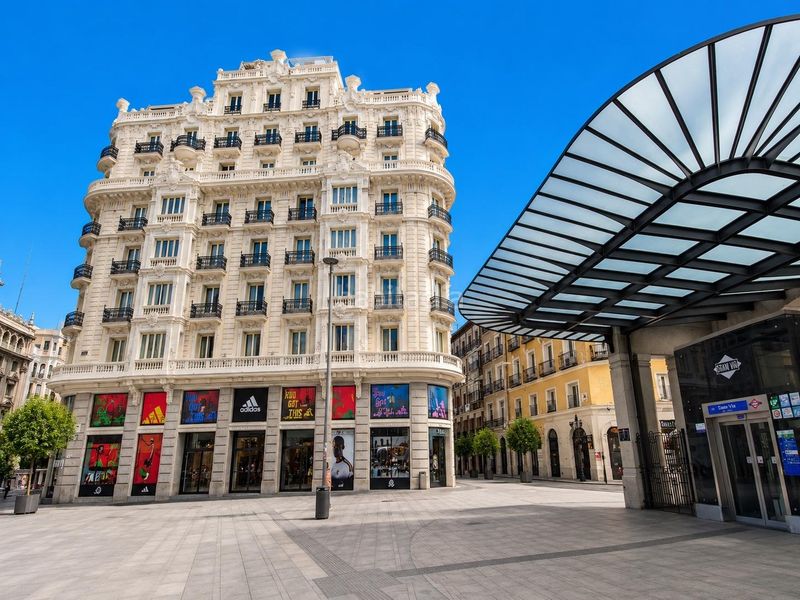 Foto f5980a42-ee21-489e-b5ac-d7be8b733b32. Pis a calle montera 45 a Sol Madrid