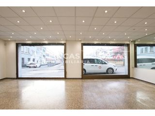 Local Comercial  Calle cervantes. Venta de local comercial en terrassa  centro