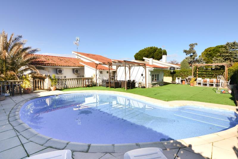 Foto b7c7f810-0b19-492e-9abb-67b31ab4ce1d. Chalet mit heizung parking pool in Parque Coimbra Móstoles