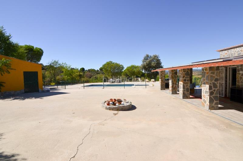 Foto 5d8b8f33-9e4a-4ea5-a5d8-9f07f68da618. Masía en camino Almorox en Almorox