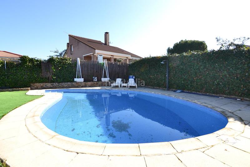 Foto e0082ae0-0faf-435f-a90f-646fe7fbbf9c. Chalet con riscaldamento parcheggio piscina in Parque Coimbra Móstoles