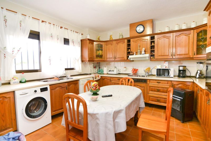 Foto a9f21252-1724-4b62-adcb-4872909232e2. Casa amb aparcament a Cadalso de los Vidrios