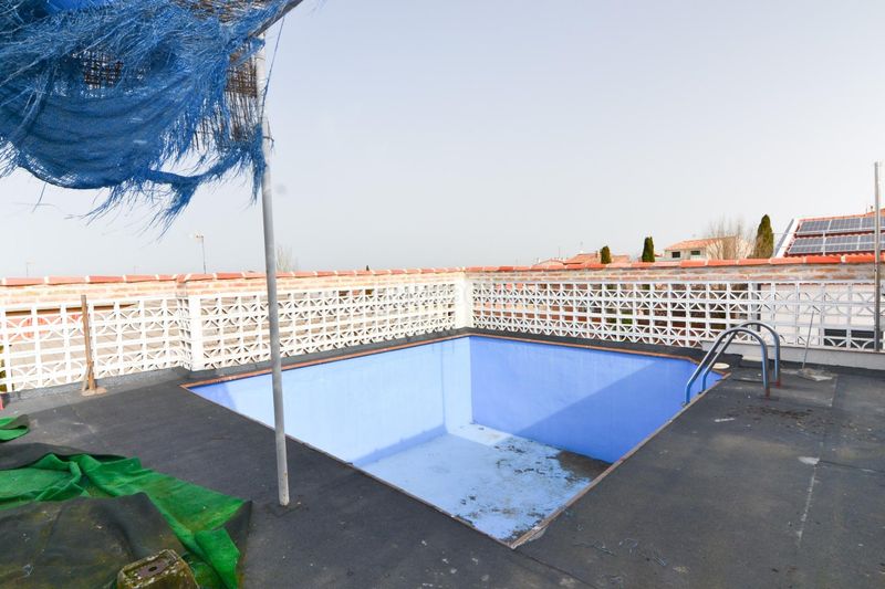 Foto 92abf317-5d5e-4c60-bf02-759a7beb4c24. Casa amb calefacció aparcament piscina a Alameda de la Sagra