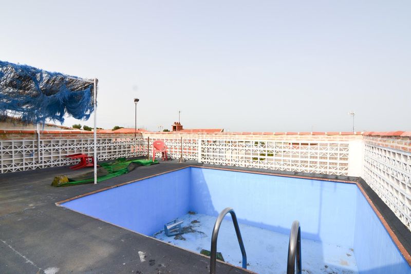 Foto f240065d-086c-4e19-9108-d7f08eb0c2f8. Casa amb calefacció aparcament piscina a Alameda de la Sagra