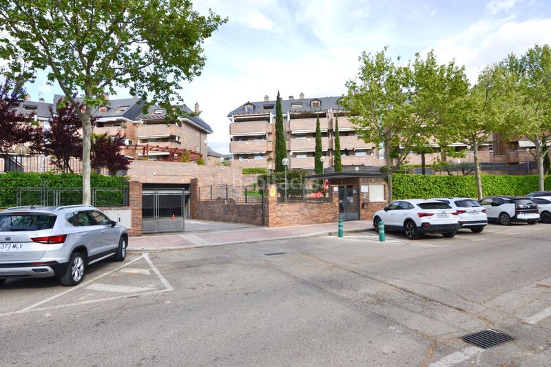 Foto 5adcf39d-aaa3-4d50-aa1e-9f8f395d126a. Pis amb calefacció aparcament piscina a Viñas Viejas Boadilla del Monte