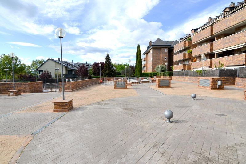 Foto c32d9627-a443-498f-8766-e024a9c7af35. Pis amb calefacció aparcament piscina a Viñas Viejas Boadilla del Monte