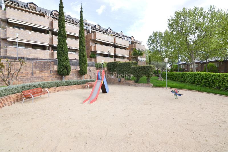 Foto e912adcf-b532-40c8-a5c8-a5aea18ed083. Pis amb calefacció aparcament piscina a Viñas Viejas Boadilla del Monte