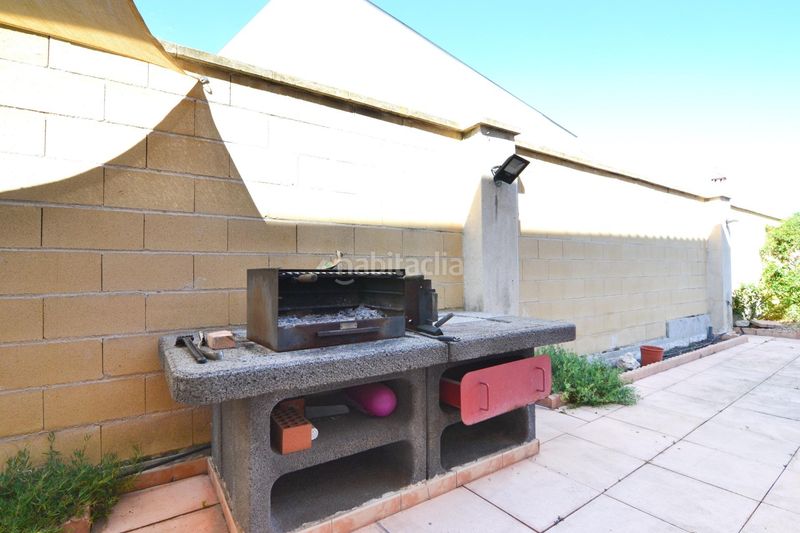 Foto 02d10df2-aeb7-4422-9031-b5e3e309d6c3. Casa aparellada amb calefacció aparcament piscina a Griñón