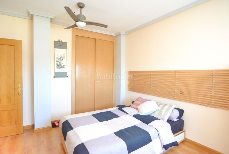 Foto 0cdd39fd-b18b-4966-94a0-76cd9242e912. Casa aparellada amb calefacció aparcament piscina a Griñón