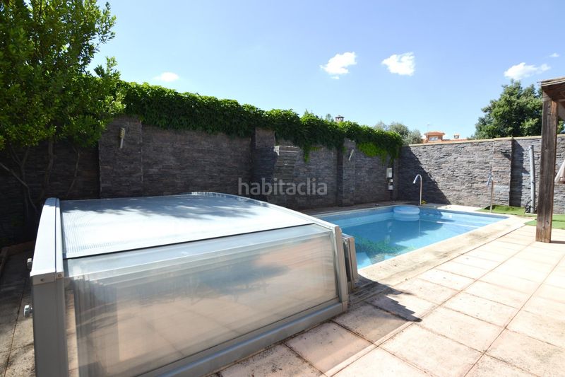 Foto 2249e7e5-798c-49f4-b47b-249507d9b2d1. Casa aparellada amb calefacció aparcament piscina a Griñón