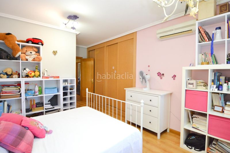 Foto 410d9321-f3af-41b9-8b19-d916b6481d7c. Casa aparellada amb calefacció aparcament piscina a Griñón