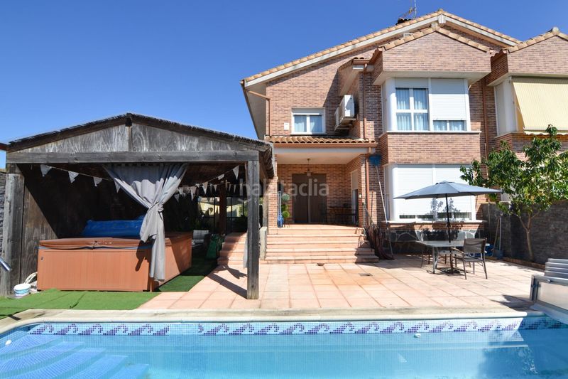 Foto e3146ae3-3044-4e55-a9a7-5fc59eb375f3. Casa aparellada amb calefacció aparcament piscina a Griñón
