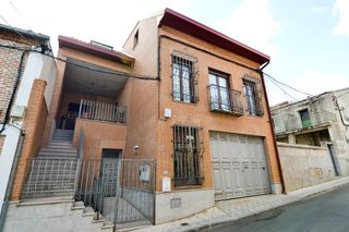 Casa a schiera in Valmojado. Exclusiva vivienda de grandes dimensiones en el centro de valmoj