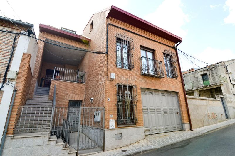 Foto 1e5e6835-dbf3-42f6-a922-f364528d7c72. Casa adossada amb calefacció aparcament a Valmojado