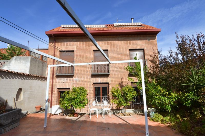 Foto 7d40c364-d032-4cf6-9c78-399035a2c984. Casa adossada amb calefacció aparcament a Valmojado