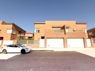 Casa aparellada a Camarena