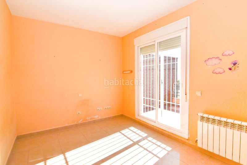 Foto 0eba12c2-4d45-452e-9a2d-324645030c20. Casa aparellada amb calefacció aparcament a Camarena