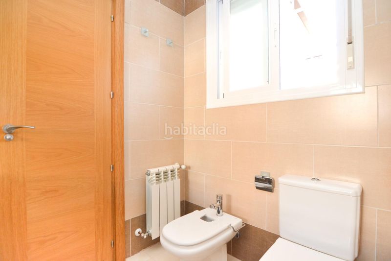 Foto 21302bfa-4dfb-4332-a037-1b97601b6dd1. Casa aparellada amb calefacció aparcament a Camarena