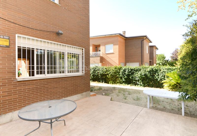 Foto c2f8acbc-2b85-479c-8d90-a5e150b67884. Casa aparellada amb calefacció aparcament a Camarena