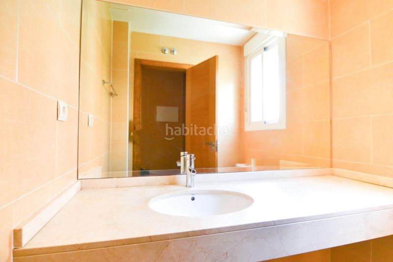 Foto d6228a6f-5f13-41b8-aa65-513110a977b2. Casa aparellada amb calefacció aparcament a Camarena