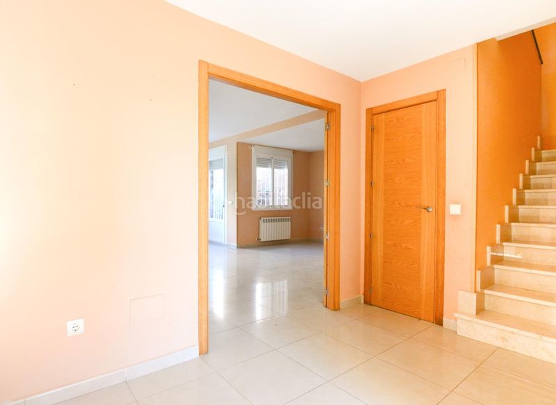 Foto f85d71b1-a514-4c2d-8bf6-d12e7c581bf6. Casa aparellada amb calefacció aparcament a Camarena