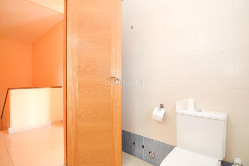 Foto fd99e511-c6c5-42e6-93e0-c85c9224e729. Casa aparellada amb calefacció aparcament a Camarena