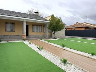 Rent Towny house in Villanueva de la Cañada. Chalet en planta en el centro de villanueva de la cañada.